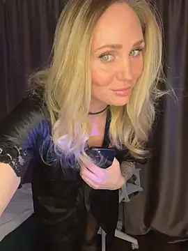 Snapshot of Drink_me_all_up chatting on 11.02.25 Drink me all up online show from 11.02.25