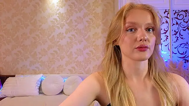 Snapshot of Slay_Blonde chatting on 10.21.25 Slay Blonde online show from 10.21.25