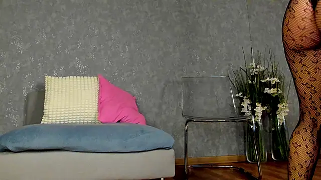 Snapshot of KarinaSparks chatting on 11.29.25 KarinaSparks online show from 11.29.25