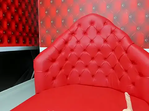 Snapshot of Bianca_Millf chatting on 11.24.25 Bianca Millf online show from 11.24.25