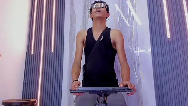 Snapshot of Sex_Boy_33_ chatting on 11.02.25 Sex Boy 33 online show from 11.02.25