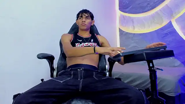 Snapshot of Sex_Boy_33_ chatting on 11.09.25 Sex Boy 33 online show from 11.09.25