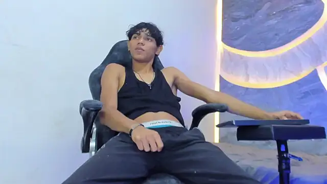 Snapshot of Sex_Boy_33_ chatting on 11.13.25 Sex Boy 33 online show from 11.13.25