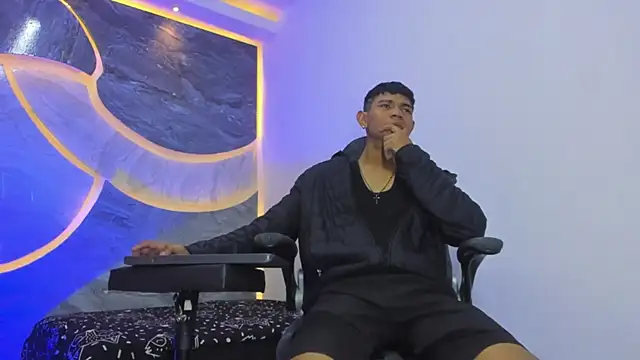 Snapshot of Sex_Boy_33_ chatting on 11.30.25 Sex Boy 33 online show from 11.30.25