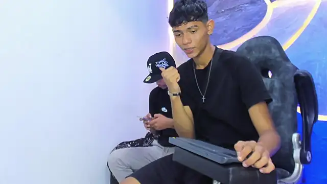 Snapshot of Sex_Boy_33_ chatting on 12.18.25 Sex Boy 33 online show from 12.18.25