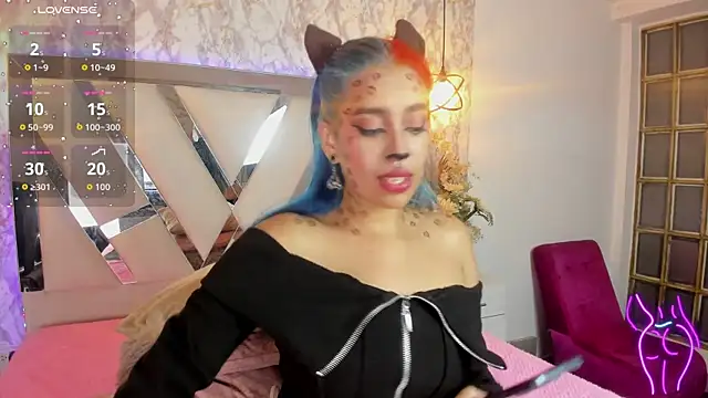 Snapshot of Cristall_ravven chatting on 10.22.25 Cristall ravven online show from 10.22.25