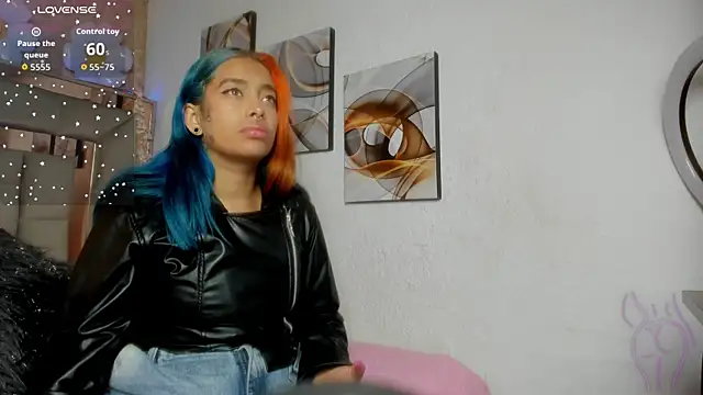 Snapshot of Cristall_ravven chatting on 11.10.25 Cristall ravven online show from 11.10.25