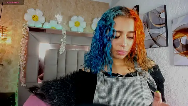 Snapshot of Cristall_ravven chatting on 11.25.25 Cristall ravven online show from 11.25.25