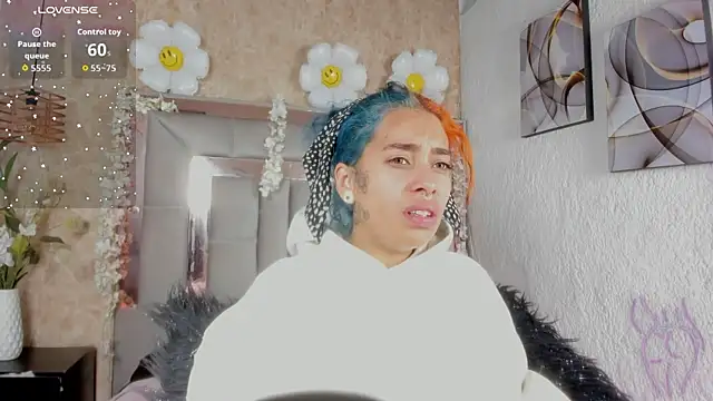 Snapshot of Cristall_ravven chatting on 12.16.25 Cristall ravven online show from 12.16.25