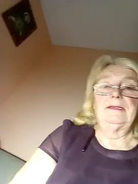 Snapshot of AmyLove353 chatting on 10.27.25 AmyLove353 online show from 10.27.25