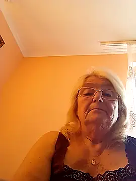 Snapshot of AmyLove353 chatting on 10.28.25 AmyLove353 online show from 10.28.25