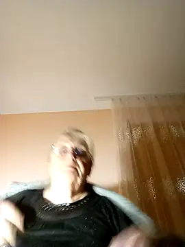 Snapshot of AmyLove353 chatting on 11.11.25 AmyLove353 online show from 11.11.25