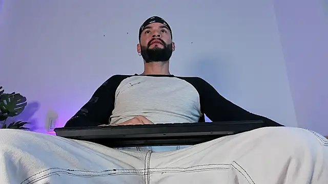 Snapshot of ODINVIDE-1 chatting on 10.23.25 ODINVIDE-1 online show from 10.23.25