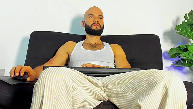 Snapshot of ODINVIDE-1 chatting on 11.28.25 ODINVIDE-1 online show from 11.28.25