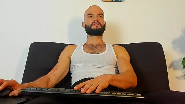 Snapshot of ODINVIDE-1 chatting on 11.29.25 ODINVIDE-1 online show from 11.29.25