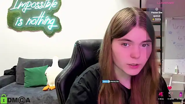 Snapshot of MiraaBloom chatting on 10.26.25 MiraaBloom online show from 10.26.25