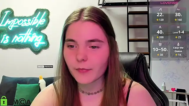 Snapshot of MiraaBloom chatting on 11.04.25 MiraaBloom online show from 11.04.25