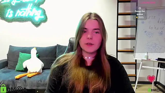 Snapshot of MiraaBloom chatting on 11.11.25 MiraaBloom online show from 11.11.25