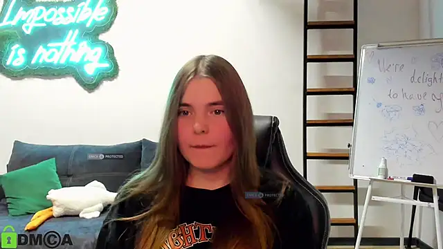 Snapshot of MiraaBloom chatting on 11.13.25 MiraaBloom online show from 11.13.25