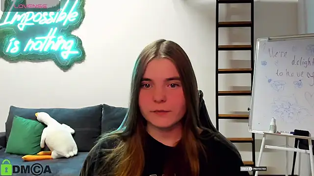 Snapshot of MiraaBloom chatting on 11.17.25 MiraaBloom online show from 11.17.25