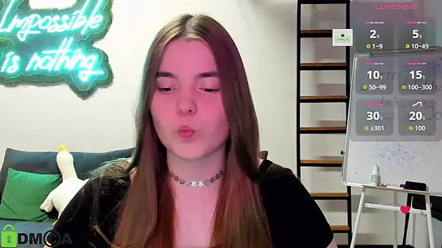 Snapshot of MiraaBloom chatting on 11.19.25 MiraaBloom online show from 11.19.25