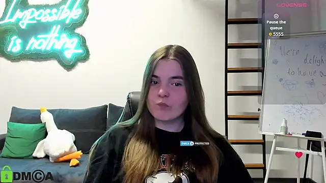 Snapshot of MiraaBloom chatting on 11.25.25 MiraaBloom online show from 11.25.25