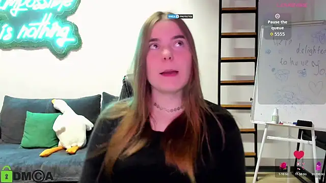 Snapshot of MiraaBloom chatting on 11.26.25 MiraaBloom online show from 11.26.25