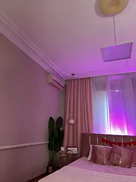 Snapshot of HugeBoobsAlice chatting on 11.23.25 HugeBoobsAlice online show from 11.23.25