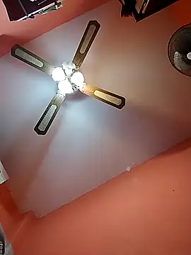 Snapshot of Danii2005 chatting on 10.30.25 Danii2005 online show from 10.30.25