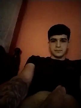 Snapshot of Danii2005 chatting on 10.31.25 Danii2005 online show from 10.31.25