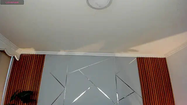 camilaa lux online show from 11.08.25