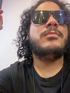 Snapshot of DemienMdivani chatting on 11.30.25 DemienMdivani online show from 11.30.25