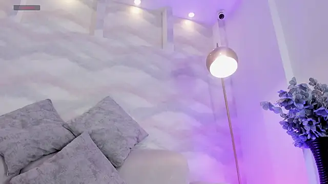 Snapshot of AnnieLove_ chatting on 11.03.25 AnnieLove online show from 11.03.25