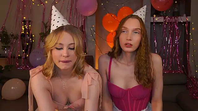 Snapshot of MarisLopaz chatting on 11.11.25 MarisLopaz online show from 11.11.25