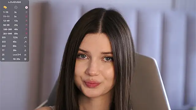 Snapshot of LonnaSkar chatting on 11.20.25 LonnaSkar online show from 11.20.25