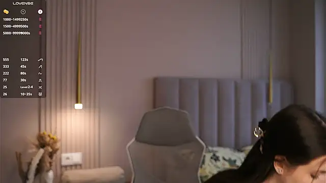 Snapshot of LonnaSkar chatting on 11.22.25 LonnaSkar online show from 11.22.25