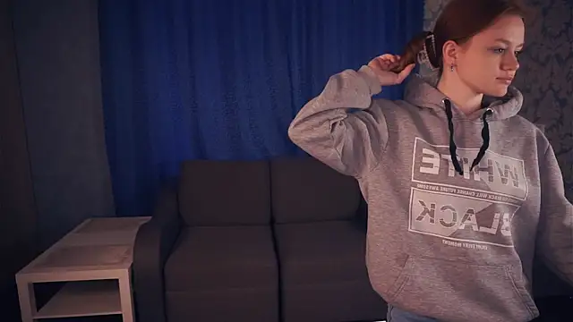 Snapshot of KarlynGow chatting on 11.19.25 KarlynGow online show from 11.19.25