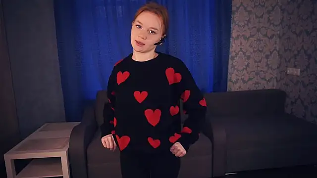 Snapshot of KarlynGow chatting on 11.20.25 KarlynGow online show from 11.20.25