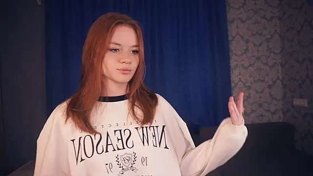 Snapshot of KarlynGow chatting on 11.25.25 KarlynGow online show from 11.25.25