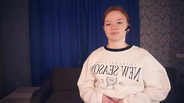 Snapshot of KarlynGow chatting on 11.26.25 KarlynGow online show from 11.26.25