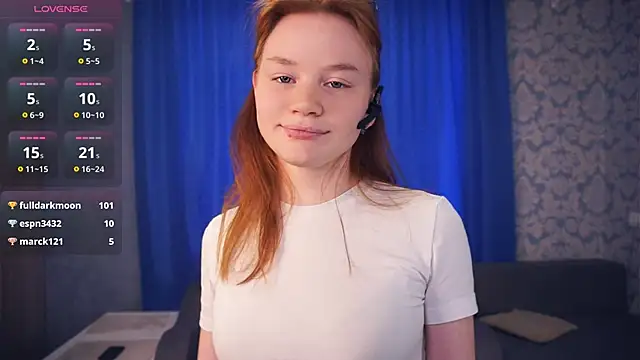 Snapshot of KarlynGow chatting on 12.15.25 KarlynGow online show from 12.15.25