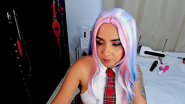 Emilyvalk  online show from 02.21.26