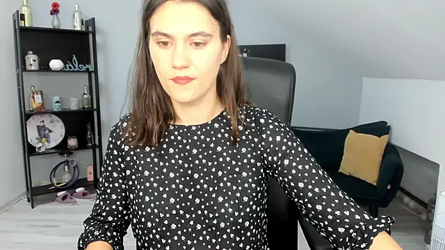 IzzyMonro online show from 10.22.25