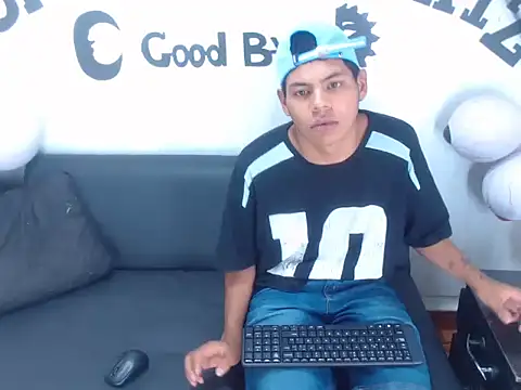 Snapshot of Yordi_Alpha chatting on 10.28.25 Yordi Alpha online show from 10.28.25