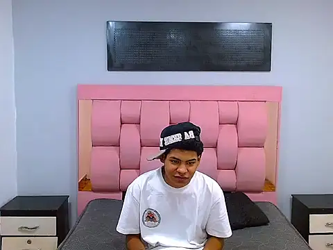 Snapshot of Yordi_Alpha chatting on 12.16.25 Yordi Alpha online show from 12.16.25