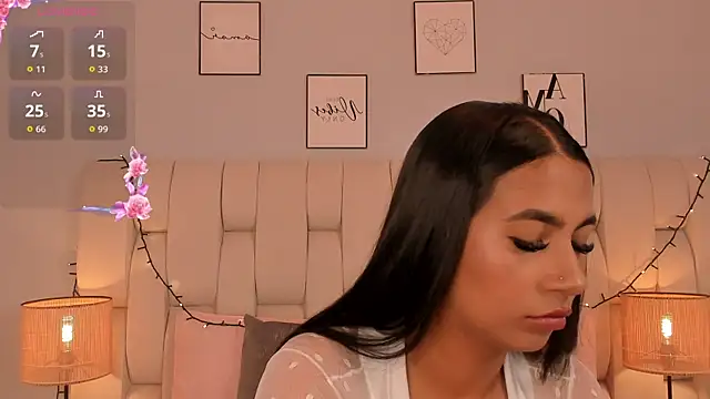 Snapshot of ameliebelle_ chatting on 11.21.25 ameliebelle online show from 11.21.25