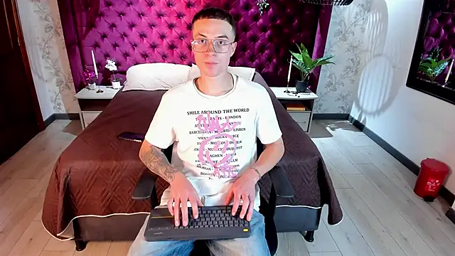 Snapshot of Lil_James chatting on 11.14.25 Lil James online show from 11.14.25