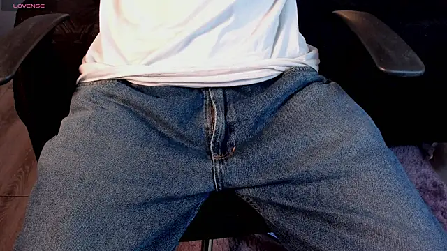 Snapshot of Lil_James chatting on 11.19.25 Lil James online show from 11.19.25