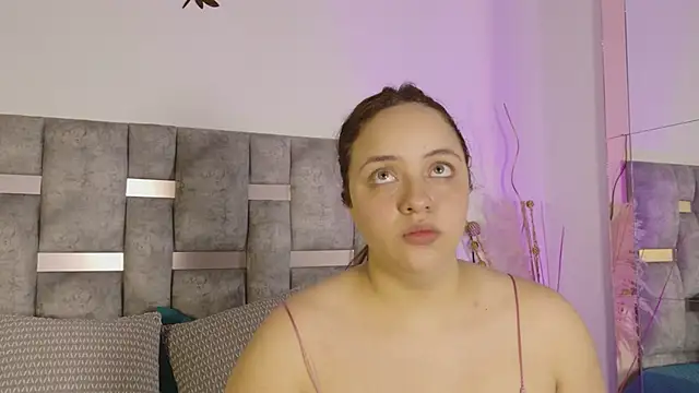 Snapshot of Karina_Wong chatting on 11.07.25 Karina Wong online show from 11.07.25