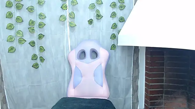 Snapshot of amelia_cutee chatting on 10.29.25 amelia cutee online show from 10.29.25